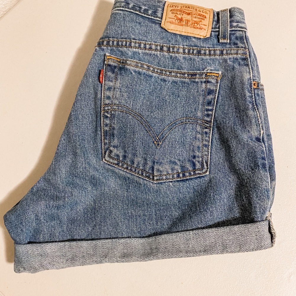 Vintage Levi Jean Shorts (high waisted)